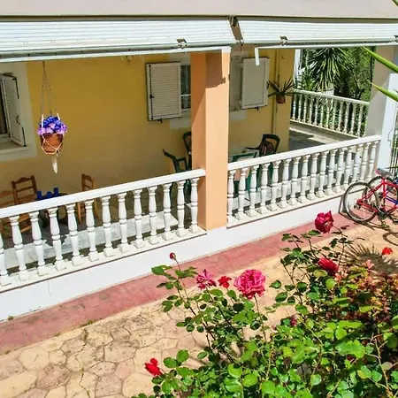 Charming Just Steps From Everything Kyparissia