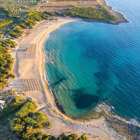 Semesterbostad Charming Just Steps From Everything Kyparissia