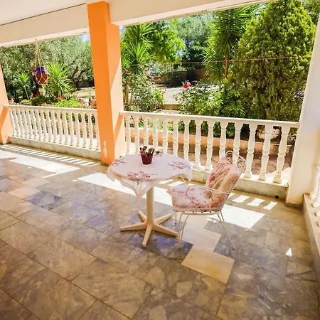 Charming Just Steps From Everything Kyparissia