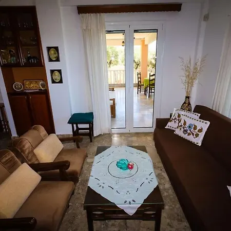 Semesterbostad Charming Just Steps From Everything Kyparissia