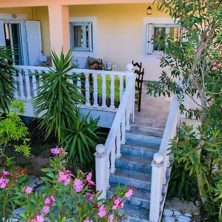 Semesterbostad Charming Just Steps From Everything