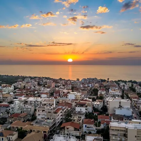 Charming Just Steps From Everything * Kyparissia