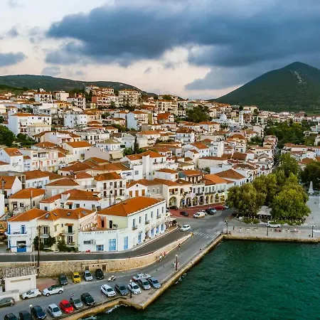 Charming Just Steps From Everything * Kyparissia